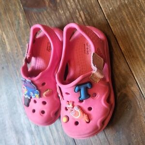 Girls crocs. Size 7c. Pink.